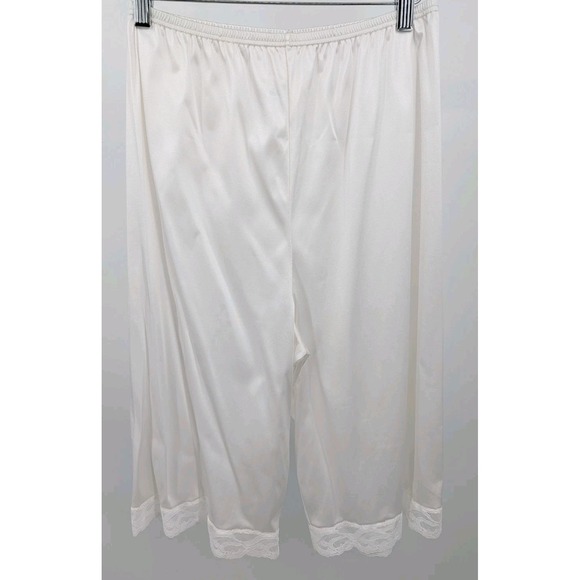 Vanity Fair Other - Vintage Vanity White Satin Lace Long Shorts Size M/L Victorian Loungewear